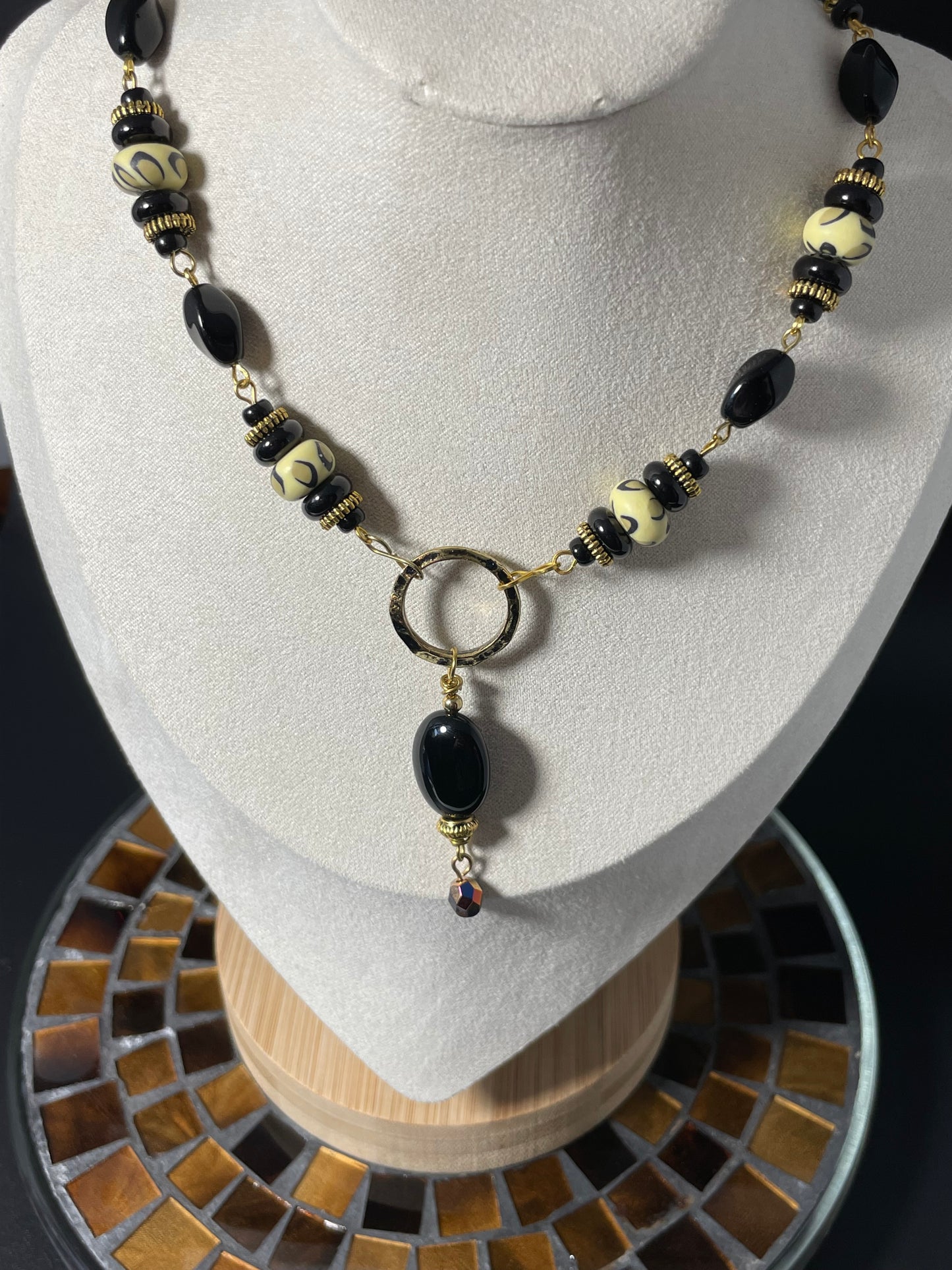 NE-0052 Leopard and Black Necklace with Black Oval Pendant