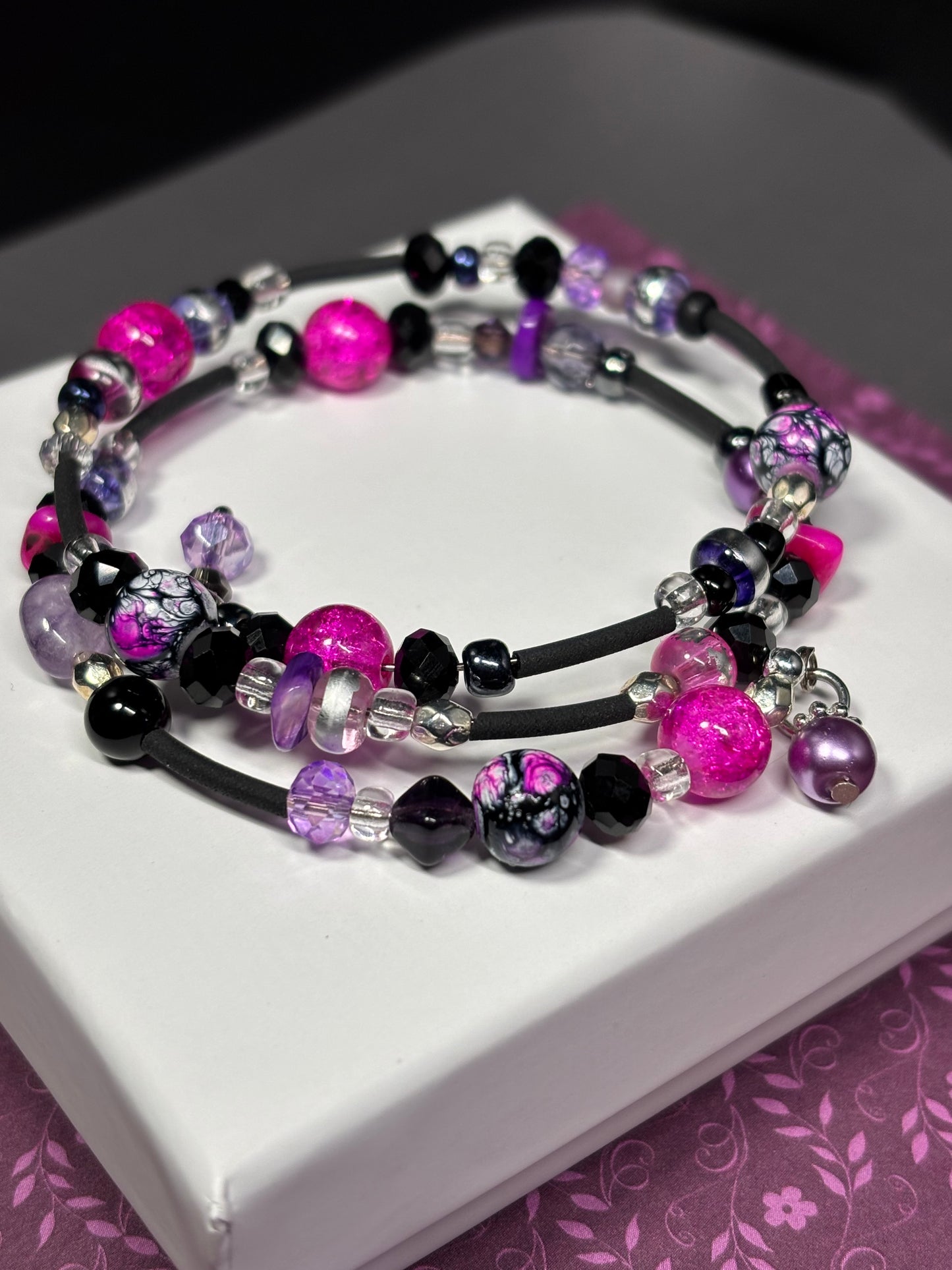 BR-0090 Fuchsia and Black Beaded Memory Wire 2-Ring Wrap Bracelet