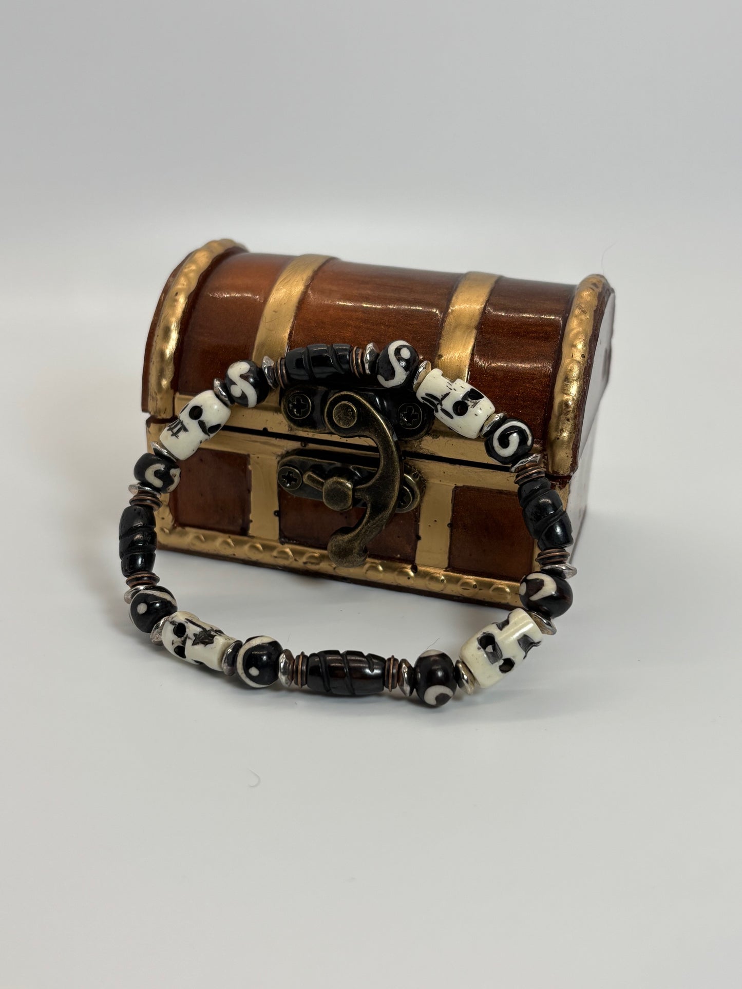 BR-0070 Skull and Brown Bone Beaded Bracelet