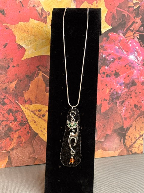 HOLIDAY-NE-306 Green-eyed Silver Cat on Black